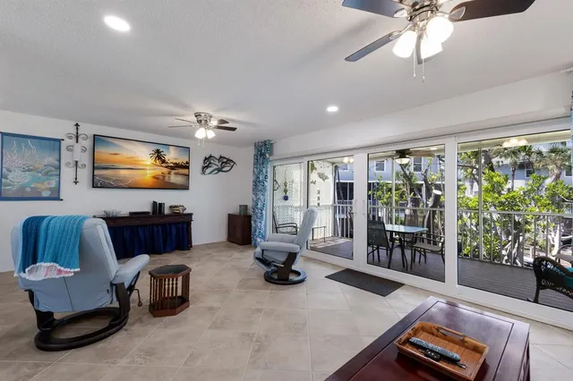 $865,000 | 6250 Holmes Boulevard, Unit 71, Holmes Beach, FL 34217
