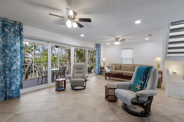 $865,000 | 6250 Holmes Boulevard, Unit 71, Holmes Beach, FL 34217