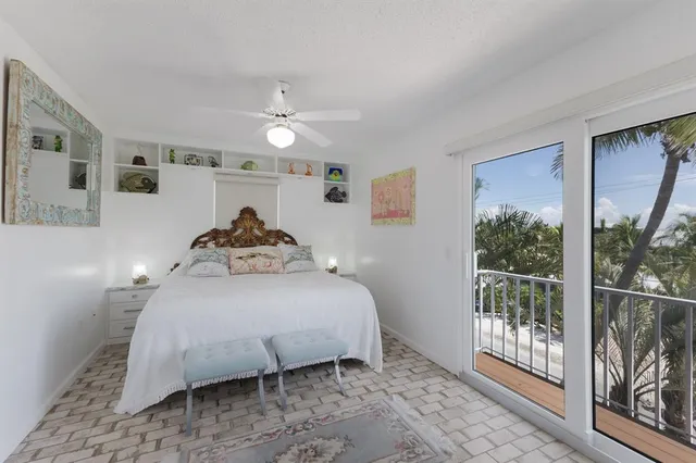 $865,000 | 6250 Holmes Boulevard, Unit 71, Holmes Beach, FL 34217