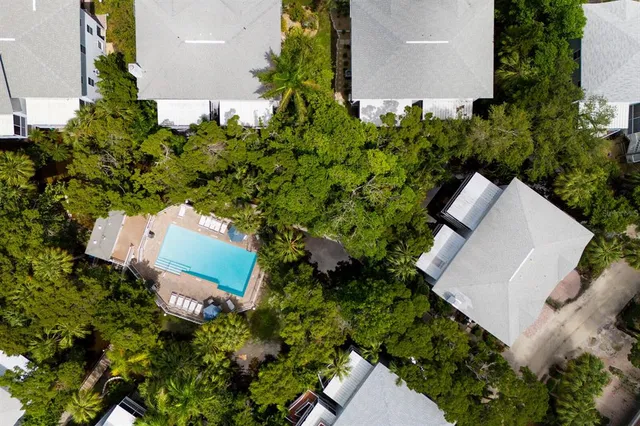 $865,000 | 6250 Holmes Boulevard, Unit 71, Holmes Beach, FL 34217