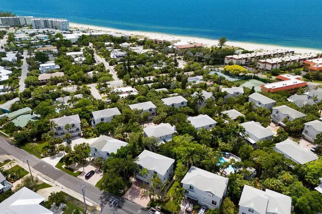 $865,000 | 6250 Holmes Boulevard, Unit 71, Holmes Beach, FL 34217