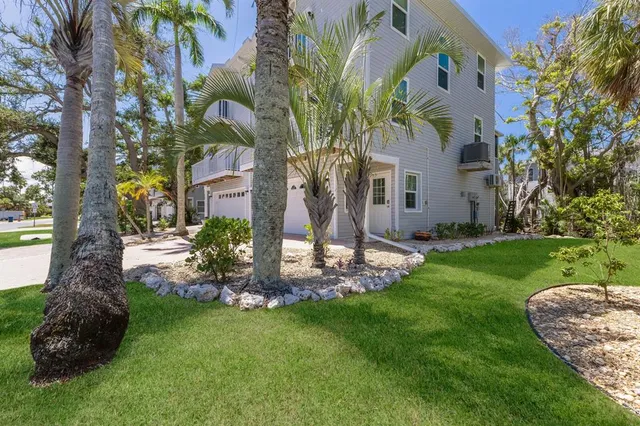 $865,000 | 6250 Holmes Boulevard, Unit 71, Holmes Beach, FL 34217