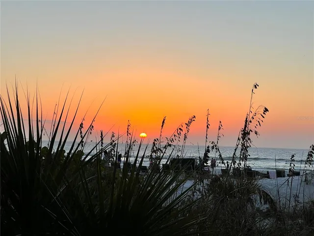 $865,000 | 6250 Holmes Boulevard, Unit 71, Holmes Beach, FL 34217