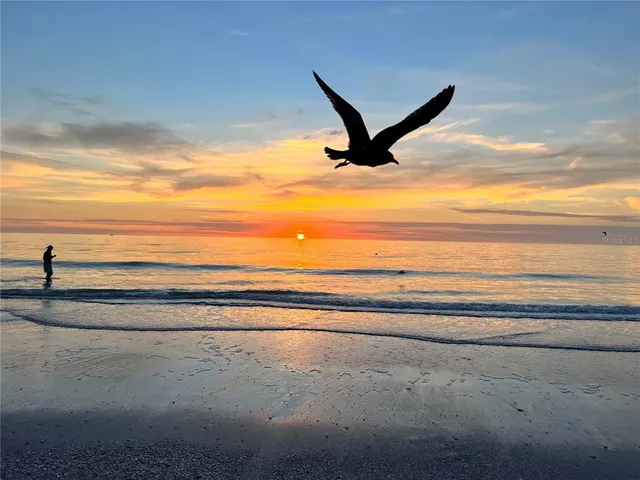 $865,000 | 6250 Holmes Boulevard, Unit 71, Holmes Beach, FL 34217