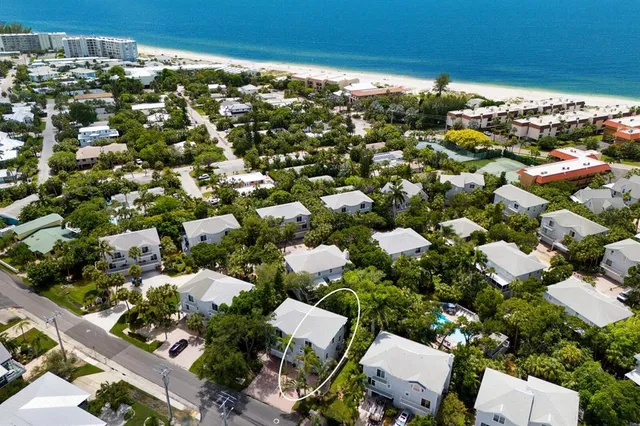 $865,000 | 6250 Holmes Boulevard, Unit 71, Holmes Beach, FL 34217