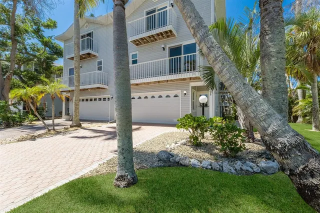 $865,000 | 6250 Holmes Boulevard, Unit 71, Holmes Beach, FL 34217