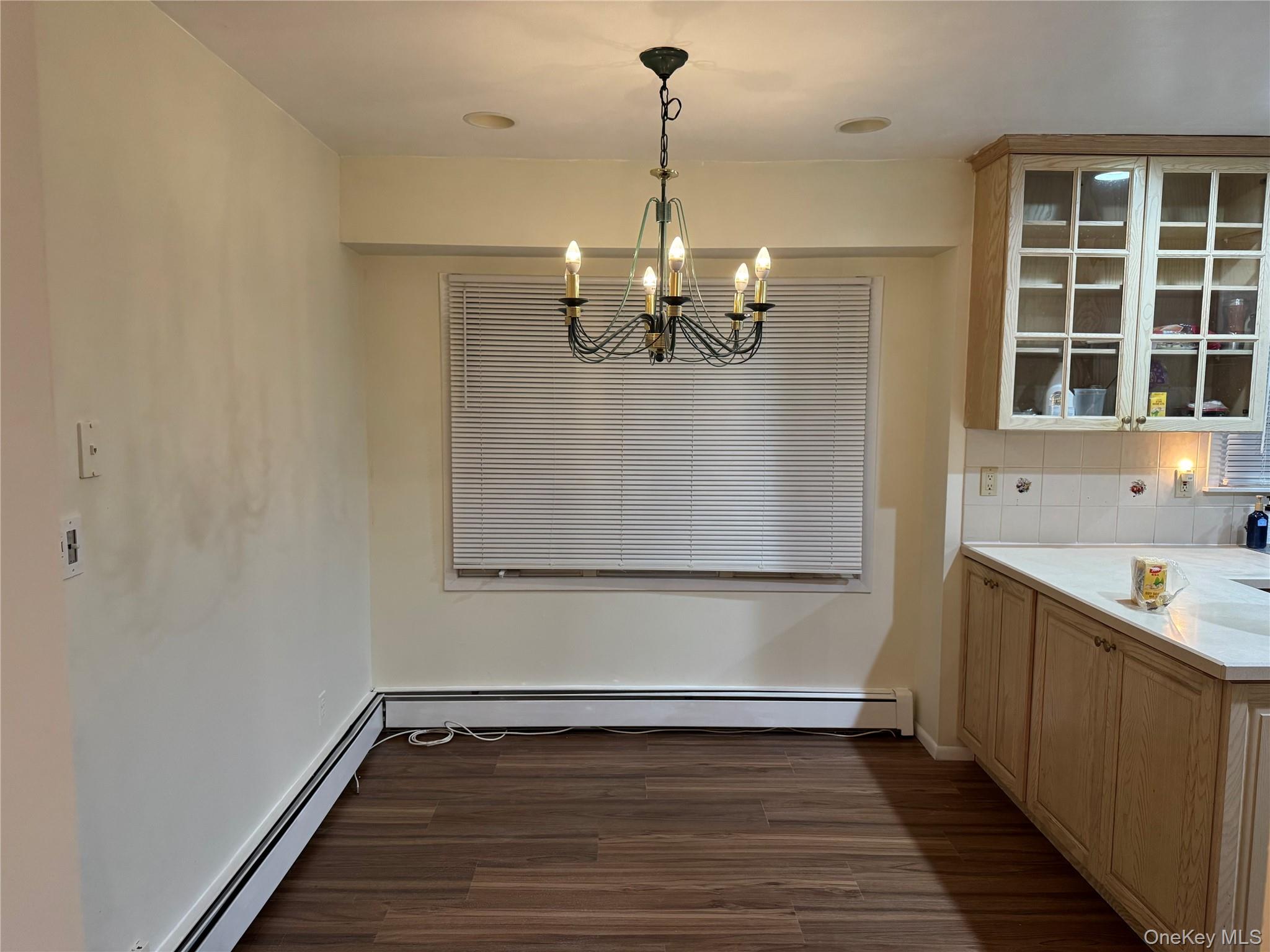 23 Jerome Road Syosset, NY 11791 - Photo 6 of 12 EIK dinning area