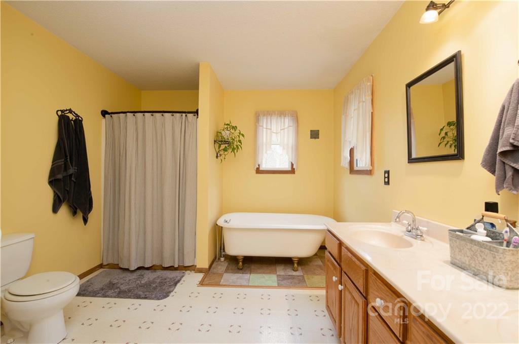 156 Cayton Ridge Bakersville, NC 28705 - Photo 17 of 36 Gallery Image 17