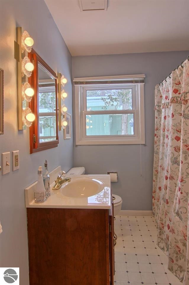 1226 Anderson Road Traverse City, MI 49686 - Photo 12 of 22 1794195-11.JPG