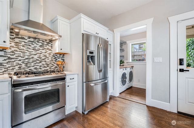 a view of washer and dryer in a room