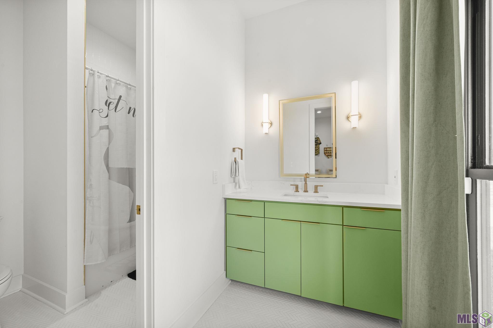 43345 Collyns Cove Prairieville, LA 70769 - Photo 28 of 47 Jack & Jill Bath