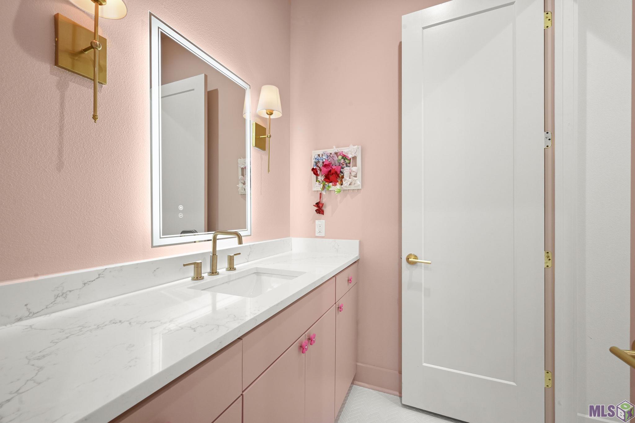 43345 Collyns Cove Prairieville, LA 70769 - Photo 30 of 47 Jack & Jill Bath