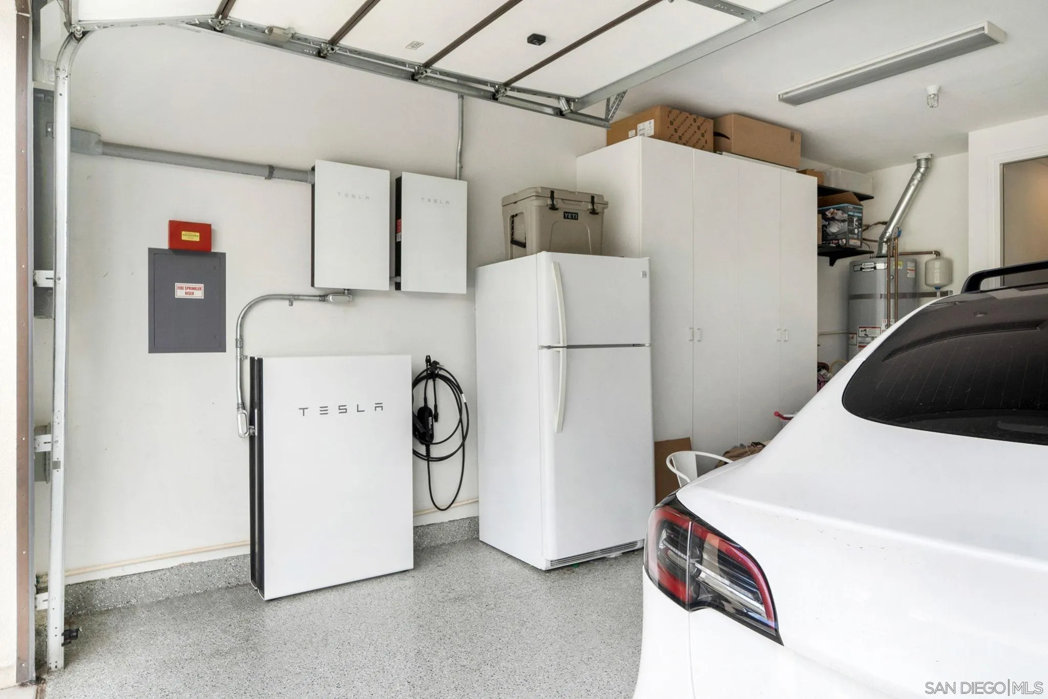 2836 Mesa Grove Road Fallbrook, CA 92028 - Photo 45 of 46 a utility room with refrigerator and washer
