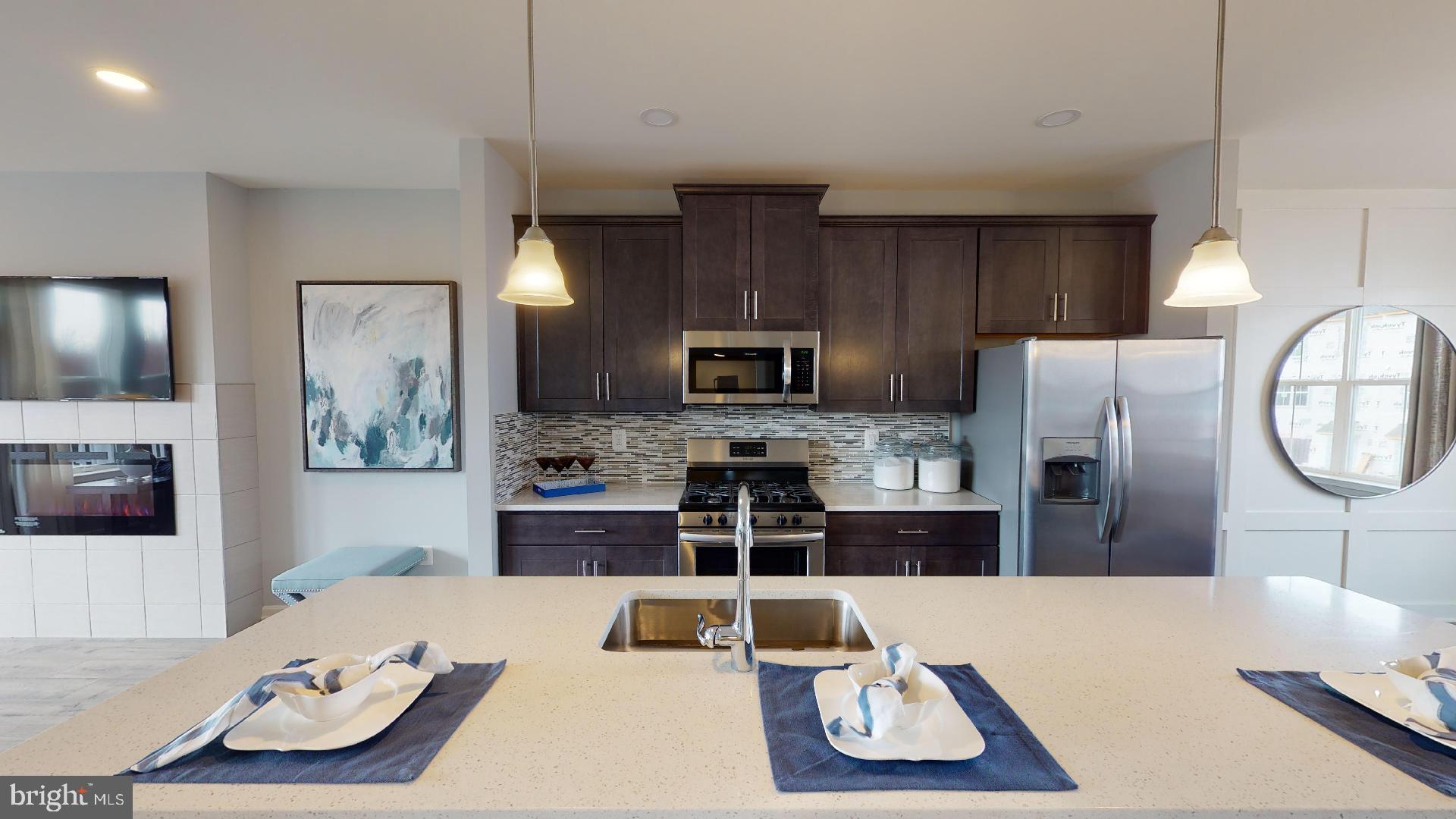 PHOTOS ARE OF MODEL HOME AND FOR ILLUSTRATION ONLY