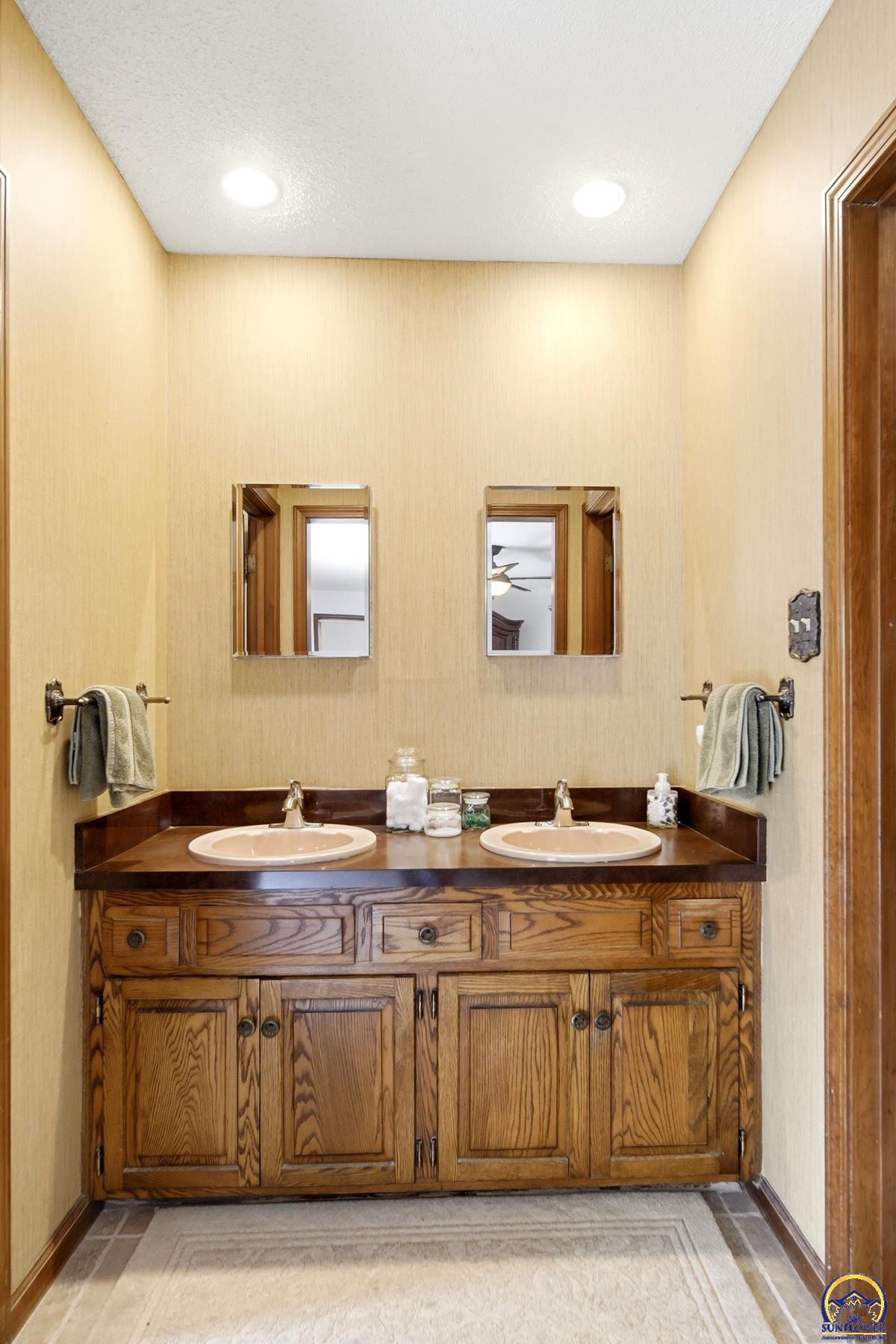 5425 Southwest Mission Avenue Topeka, KS 66610 - Photo 14 of 22