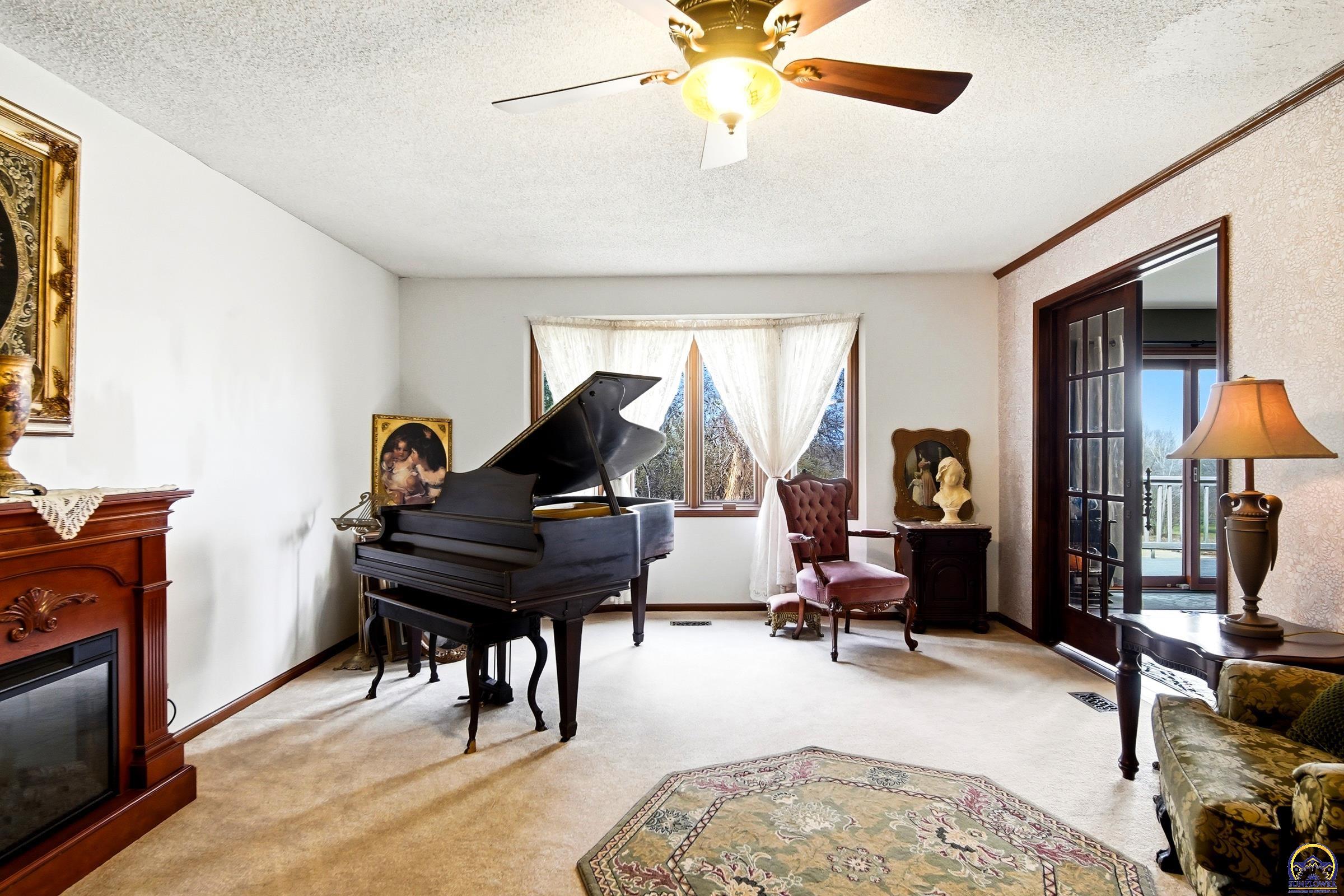 5425 Southwest Mission Avenue Topeka, KS 66610 - Photo 5 of 22