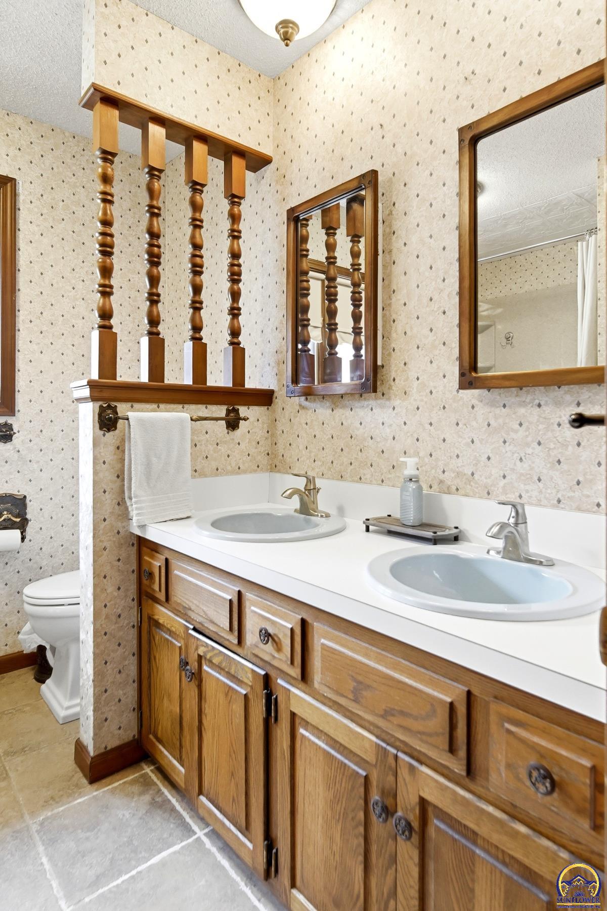 5425 Southwest Mission Avenue Topeka, KS 66610 - Photo 7 of 22