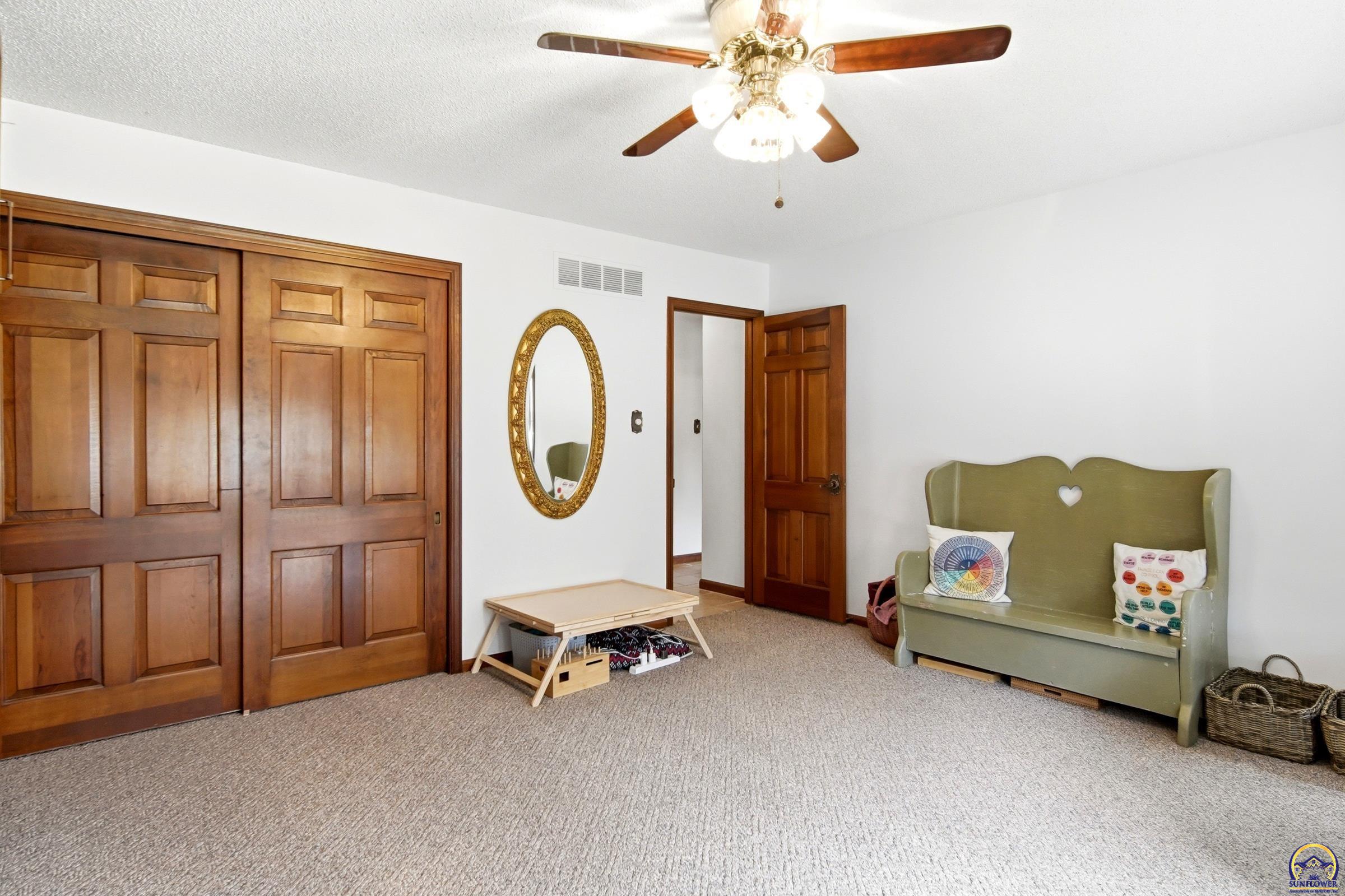 5425 Southwest Mission Avenue Topeka, KS 66610 - Photo 9 of 22