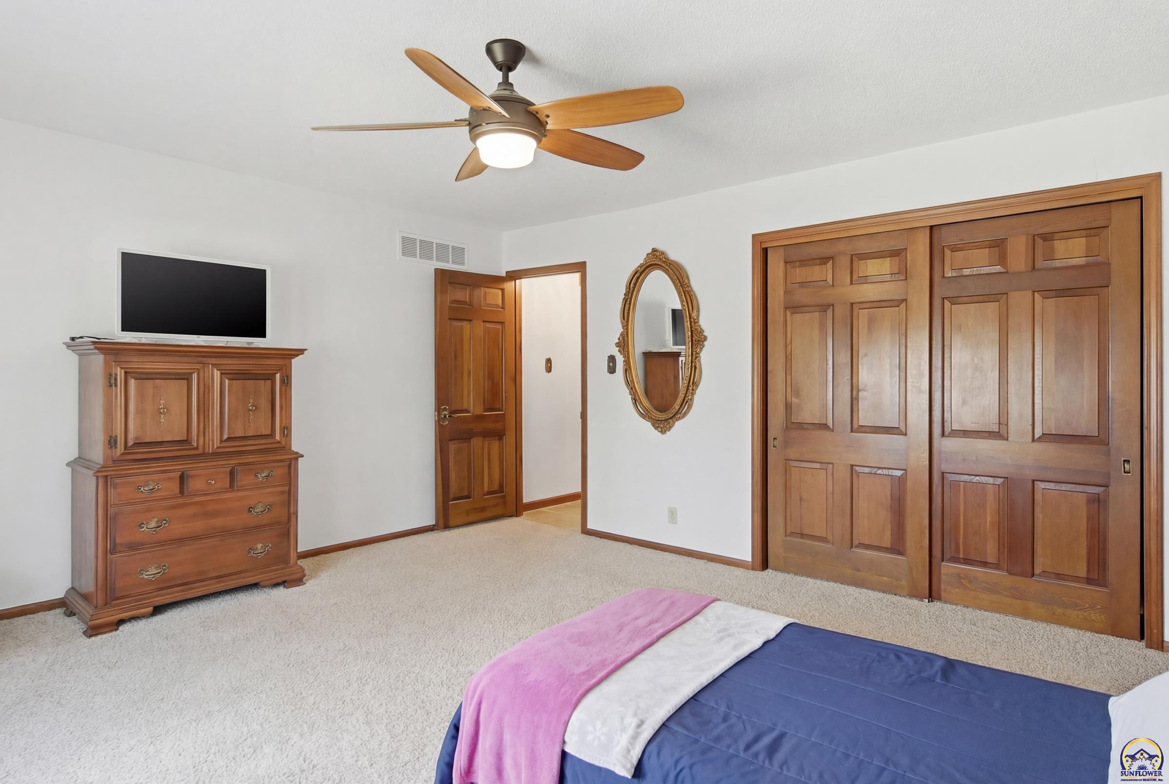 5425 Southwest Mission Avenue Topeka, KS 66610 - Photo 10 of 22