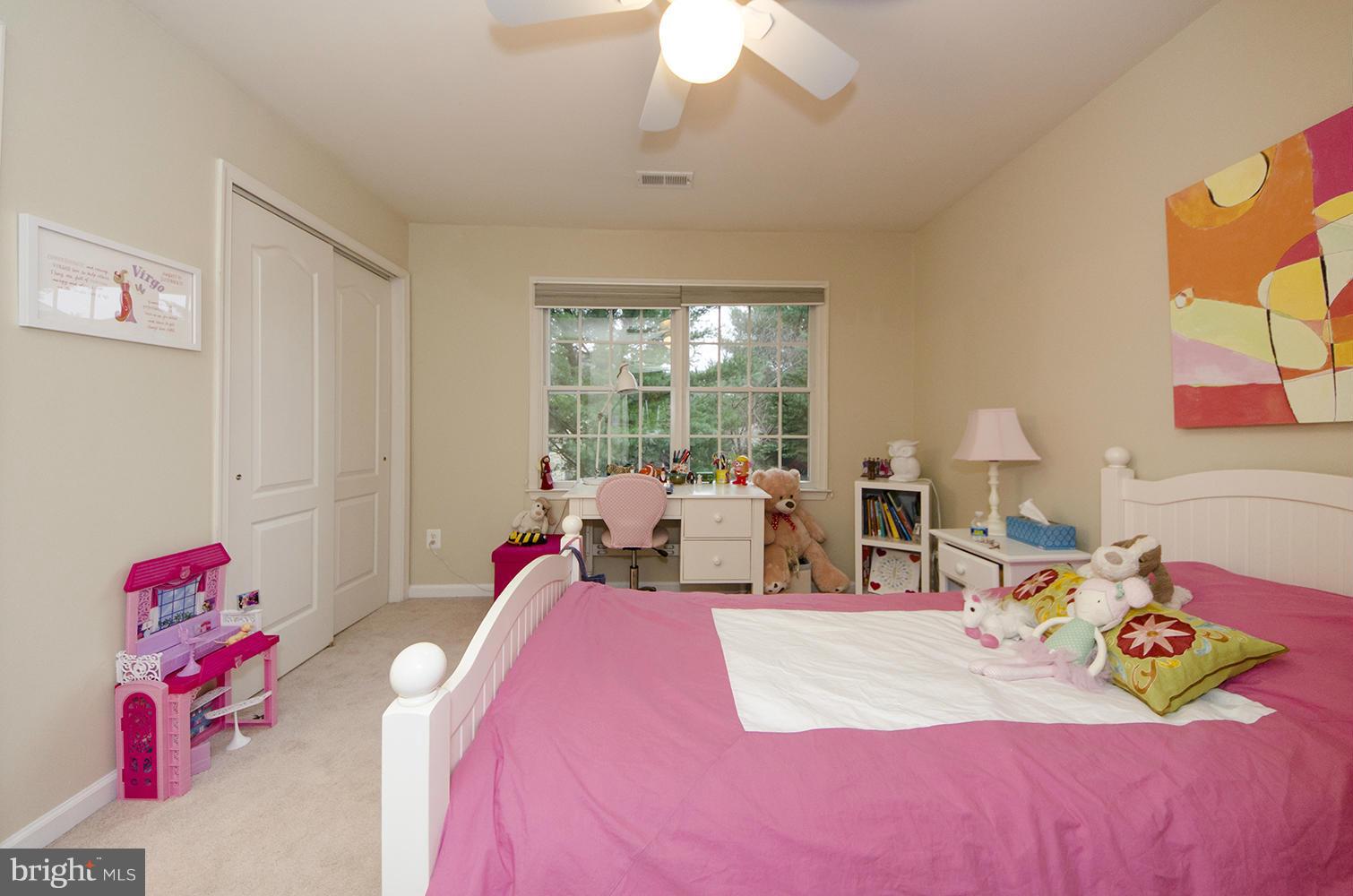 10871 Hunter Gate Way Reston, VA 20194 - Photo 16 of 30 a bed room with two beds and a potted plant