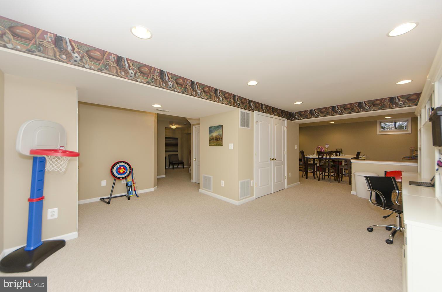 10871 Hunter Gate Way Reston, VA 20194 - Photo 23 of 30 a view of livingroom