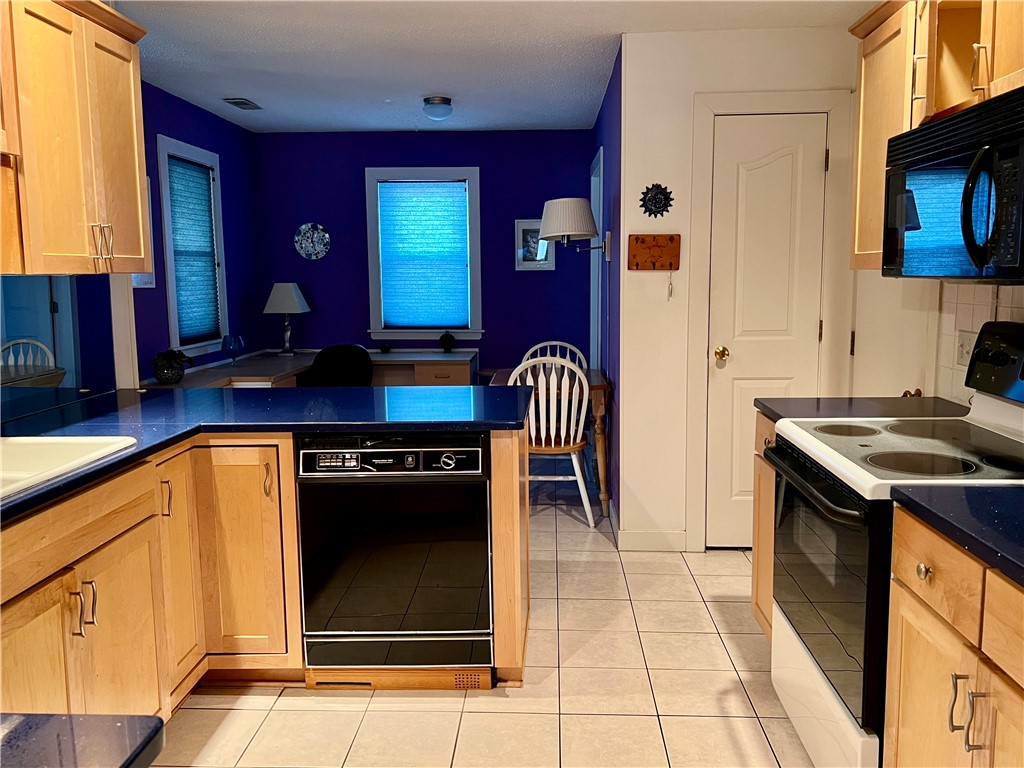 6 Captains Drive Westerly, RI 02891 - Photo 12 of 40