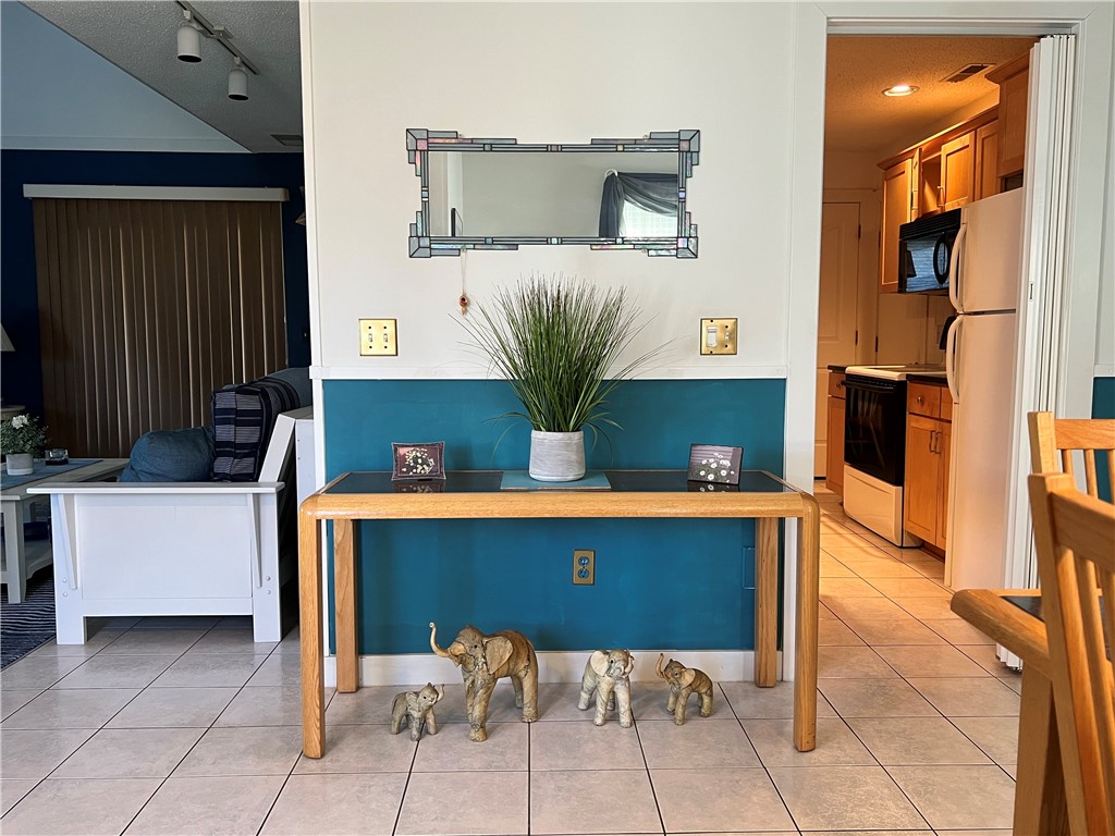 6 Captains Drive Westerly, RI 02891 - Photo 5 of 40 Entrance Foyer...