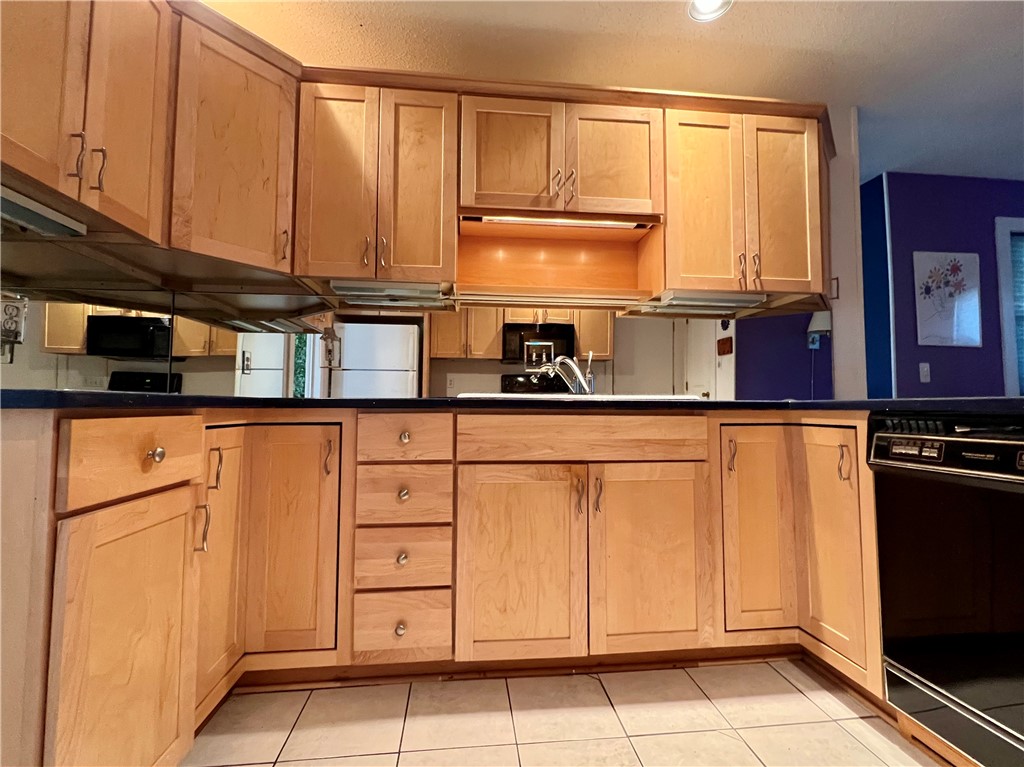 6 Captains Drive Westerly, RI 02891 - Photo 9 of 40