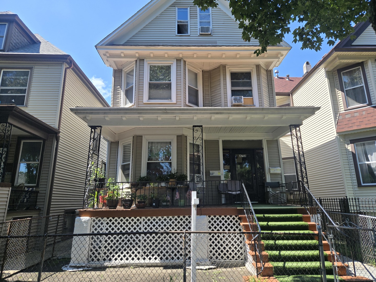a view of a house with entryway and stairs