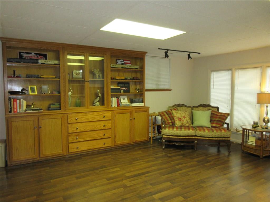 919 Spring Hill Road Shelbyville, IN 46176 - Photo 11 of 21 Gallery Image 11