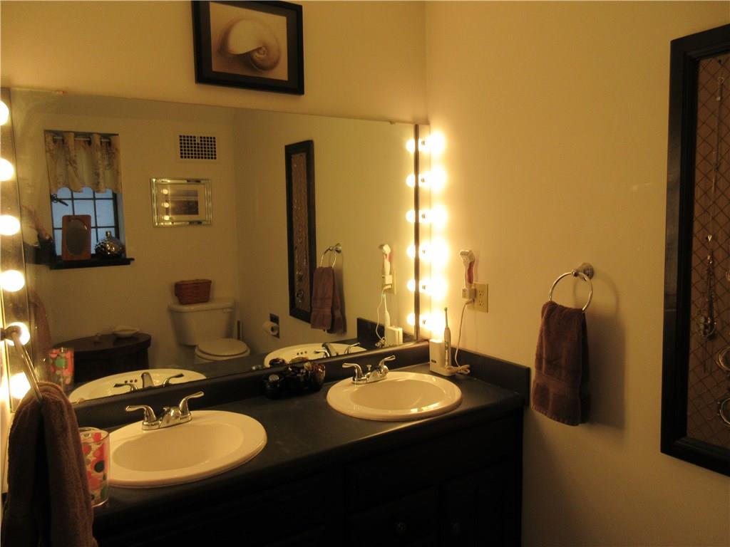 919 Spring Hill Road Shelbyville, IN 46176 - Photo 14 of 21 Gallery Image 14