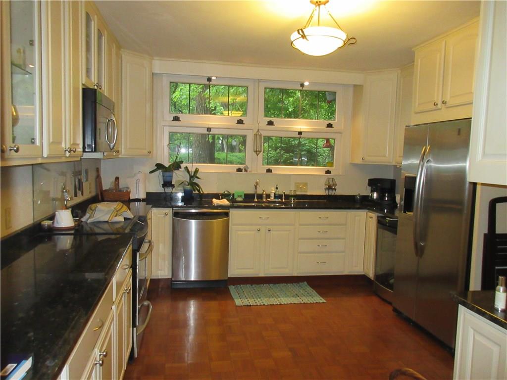 919 Spring Hill Road Shelbyville, IN 46176 - Photo 5 of 21 Gallery Image 5