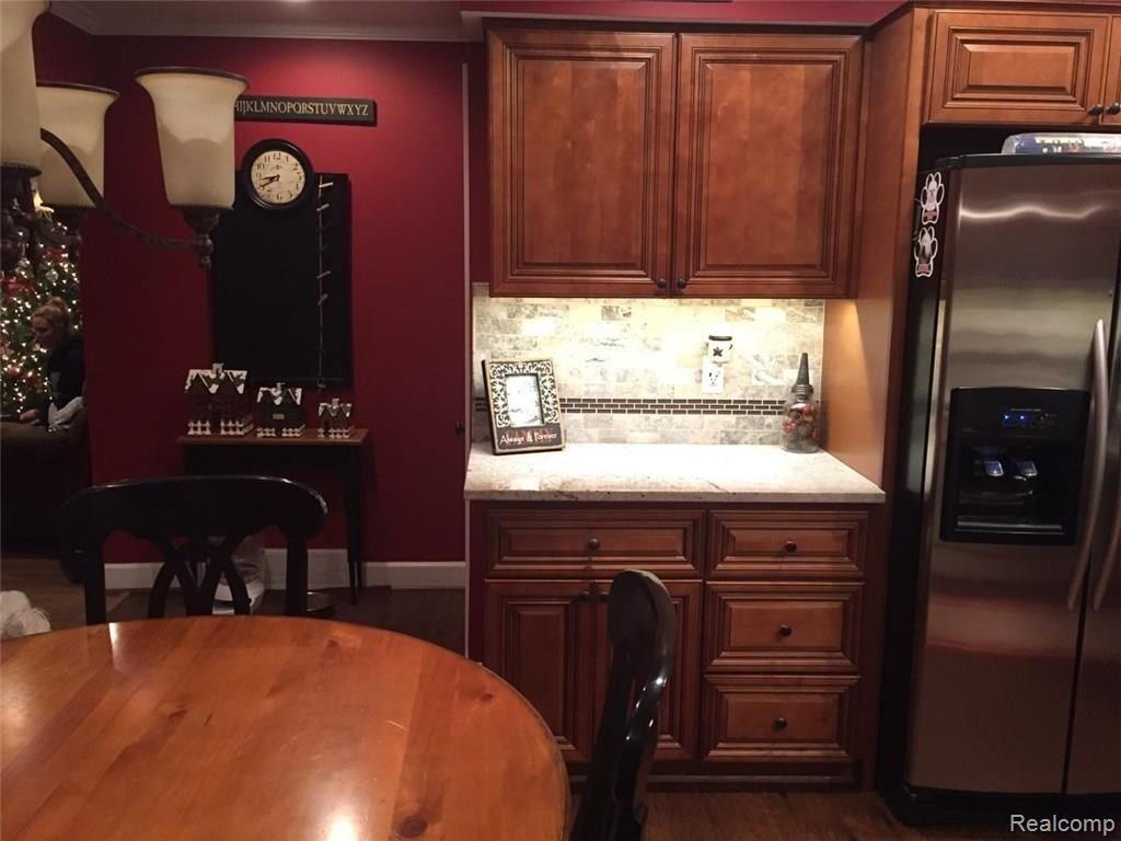 2404 Common Road Warren, MI 48092 - Photo 6 of 12