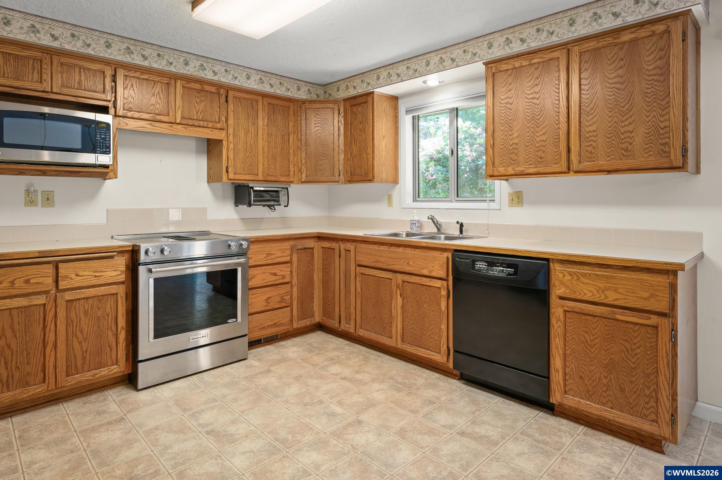 41886 Deerhorn Road Springfield, OR 97478 - Photo 11 of 49