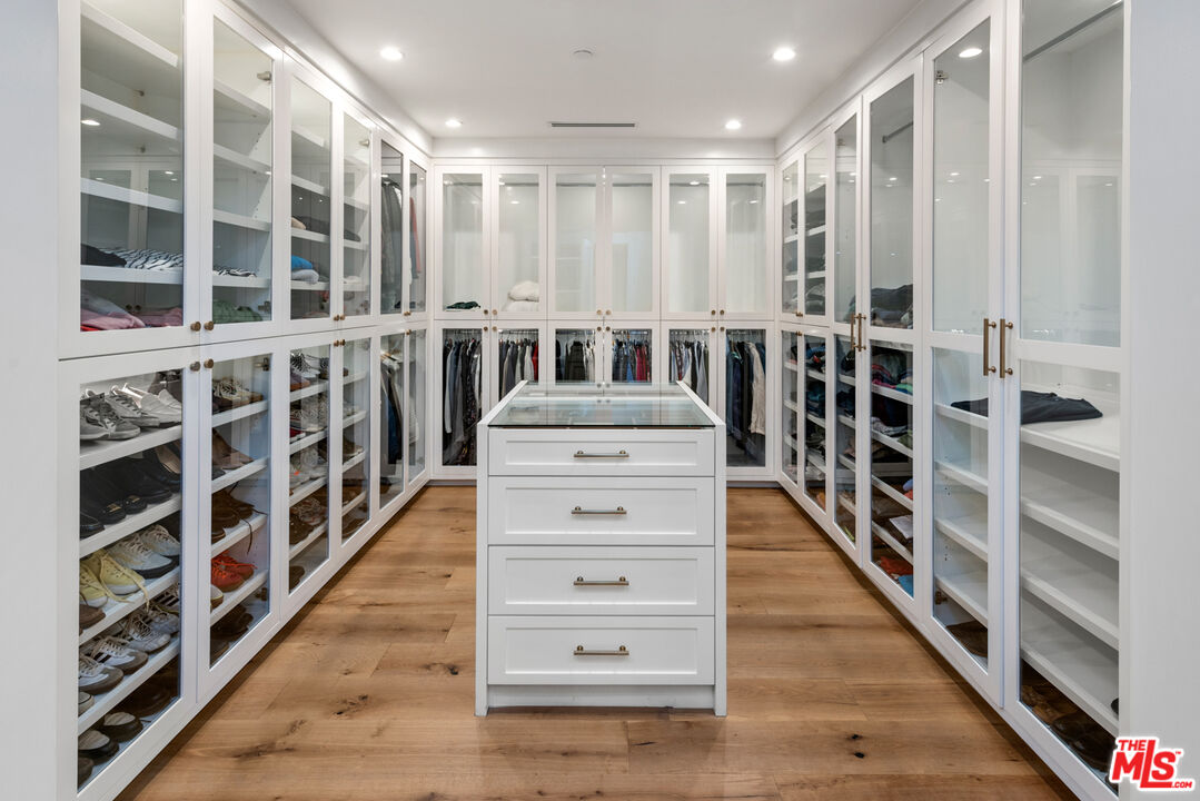 4421 Haskell Avenue Encino, CA 91436 - Photo 25 of 40