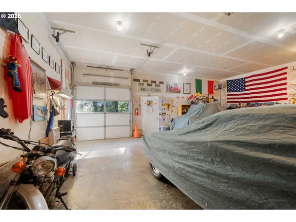 a view of a livingroom with furniture and a projector