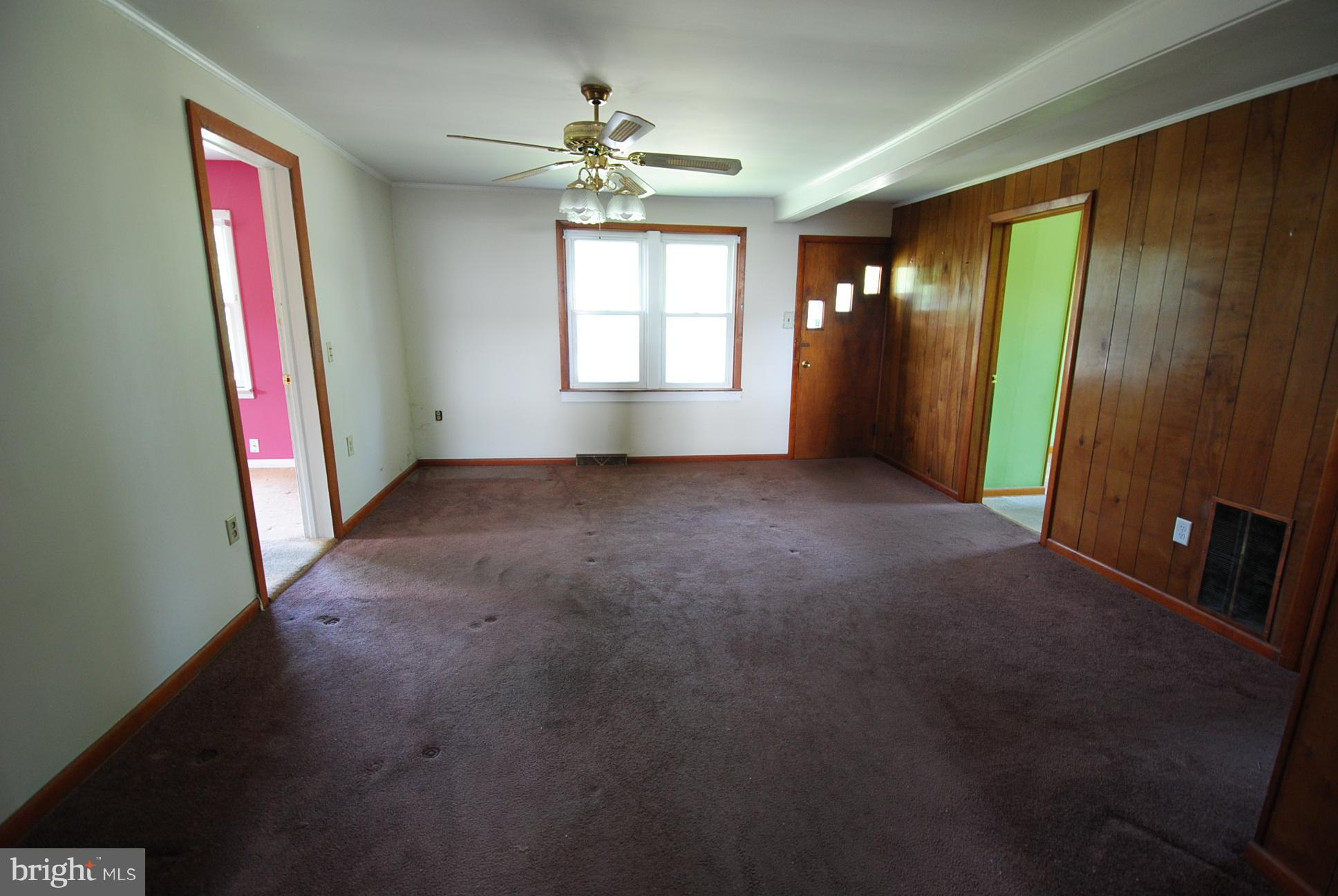 210 Bufflick Road Winchester, VA 22602 - Photo 5 of 27 Living Room