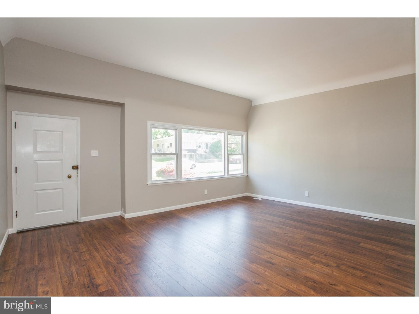 176 Juniper Road Havertown, PA 19083 - Photo 3 of 26 Living Room