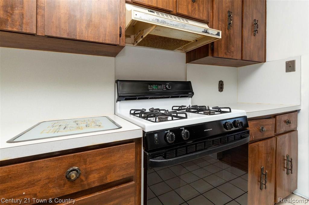 33817 Ryan Road Sterling Heights, MI 48310 - Photo 12 of 32