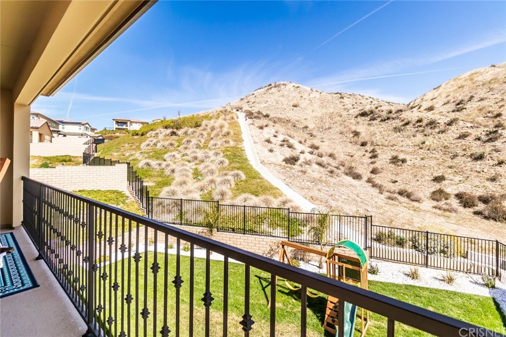 19047 Bension Drive Saugus, CA 91350 - Photo 38 of 72