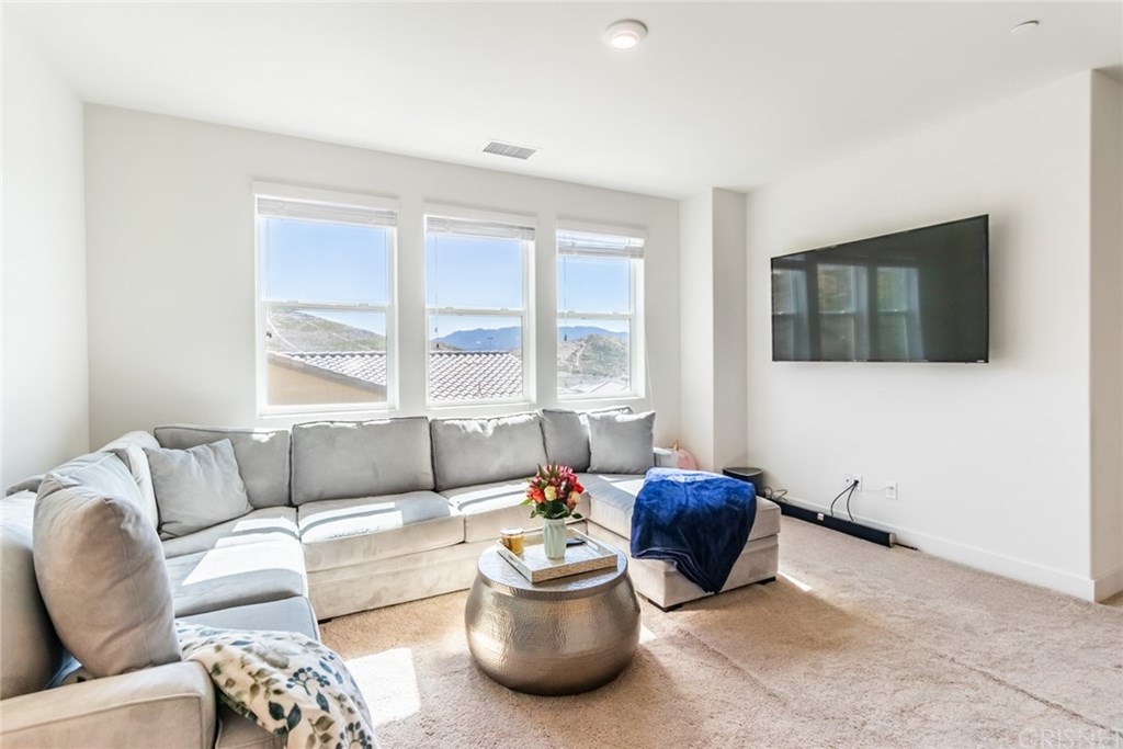 19047 Bension Drive Saugus, CA 91350 - Photo 41 of 72 loft space