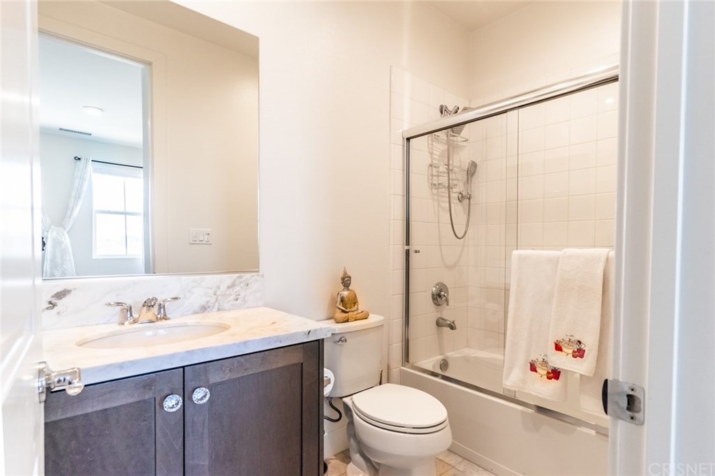 19047 Bension Drive Saugus, CA 91350 - Photo 47 of 72 bedroom 4's ensuite bathroom