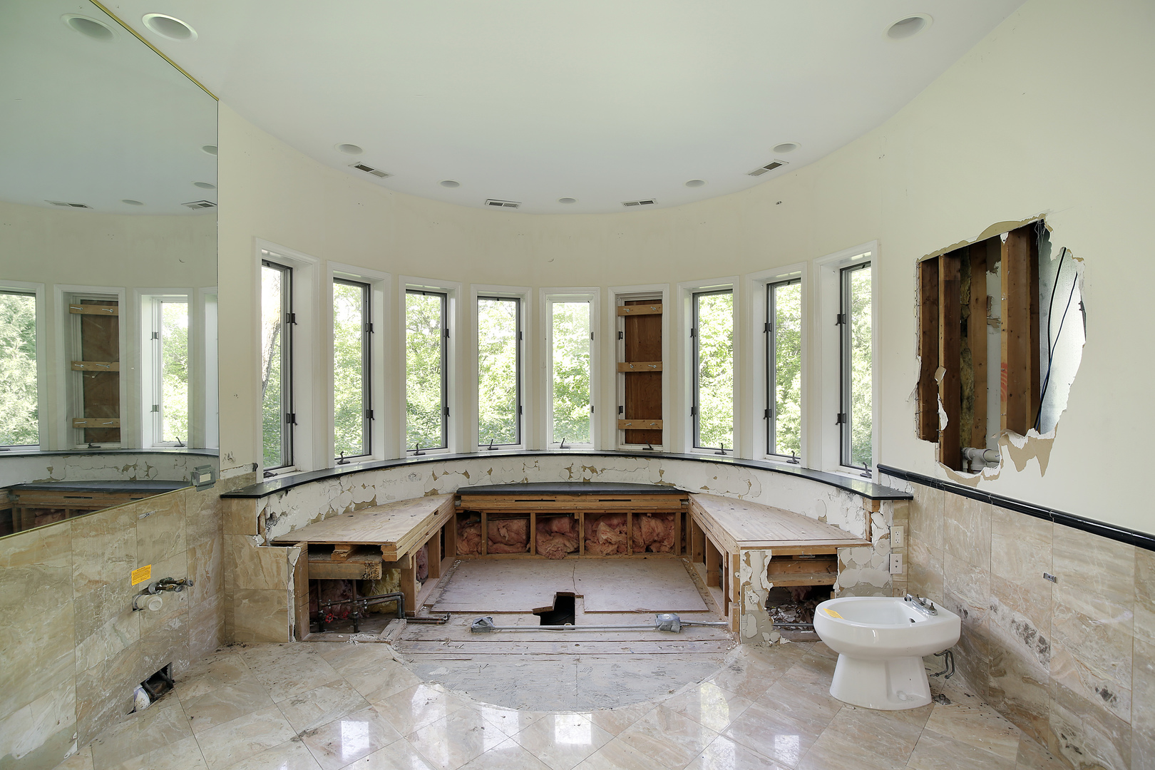 3000 Telegraph Road Bannockburn, IL 60015 - Photo 14 of 18 a living room with furniture and a large window