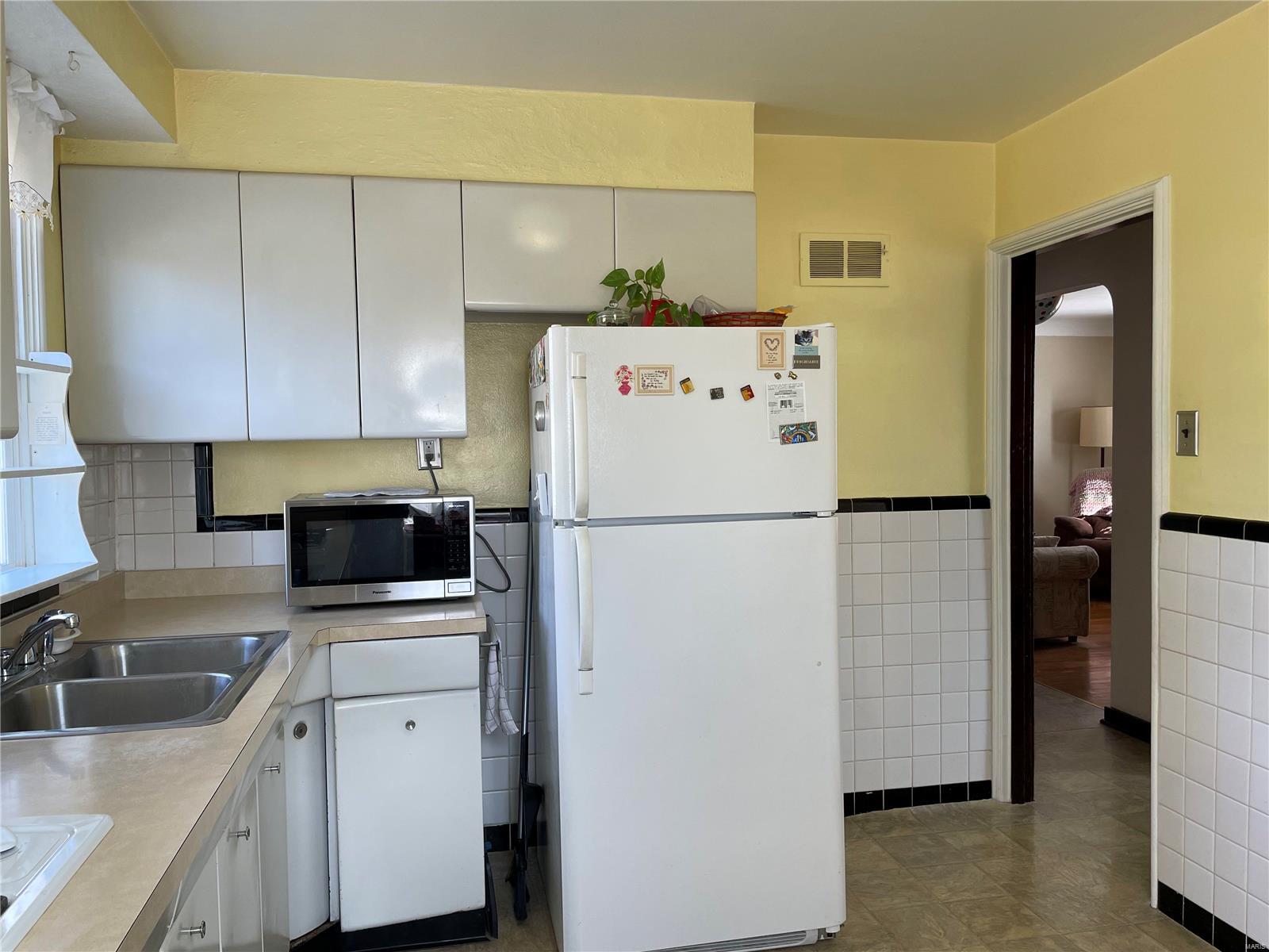 407 Coppinger Drive Ferguson, MO 63135 - Photo 9 of 27