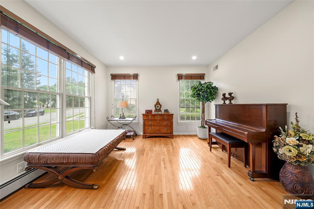 7 Woods Edge Road Old Tappan, NJ 07675 - Photo 6 of 32