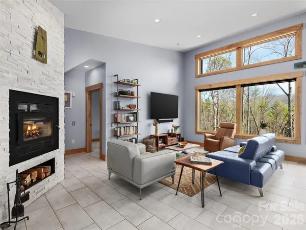 $1,995,000 | 15 Sourwood Lane, Fletcher, NC 28732