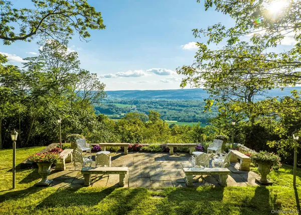 a view of a houses with a yard