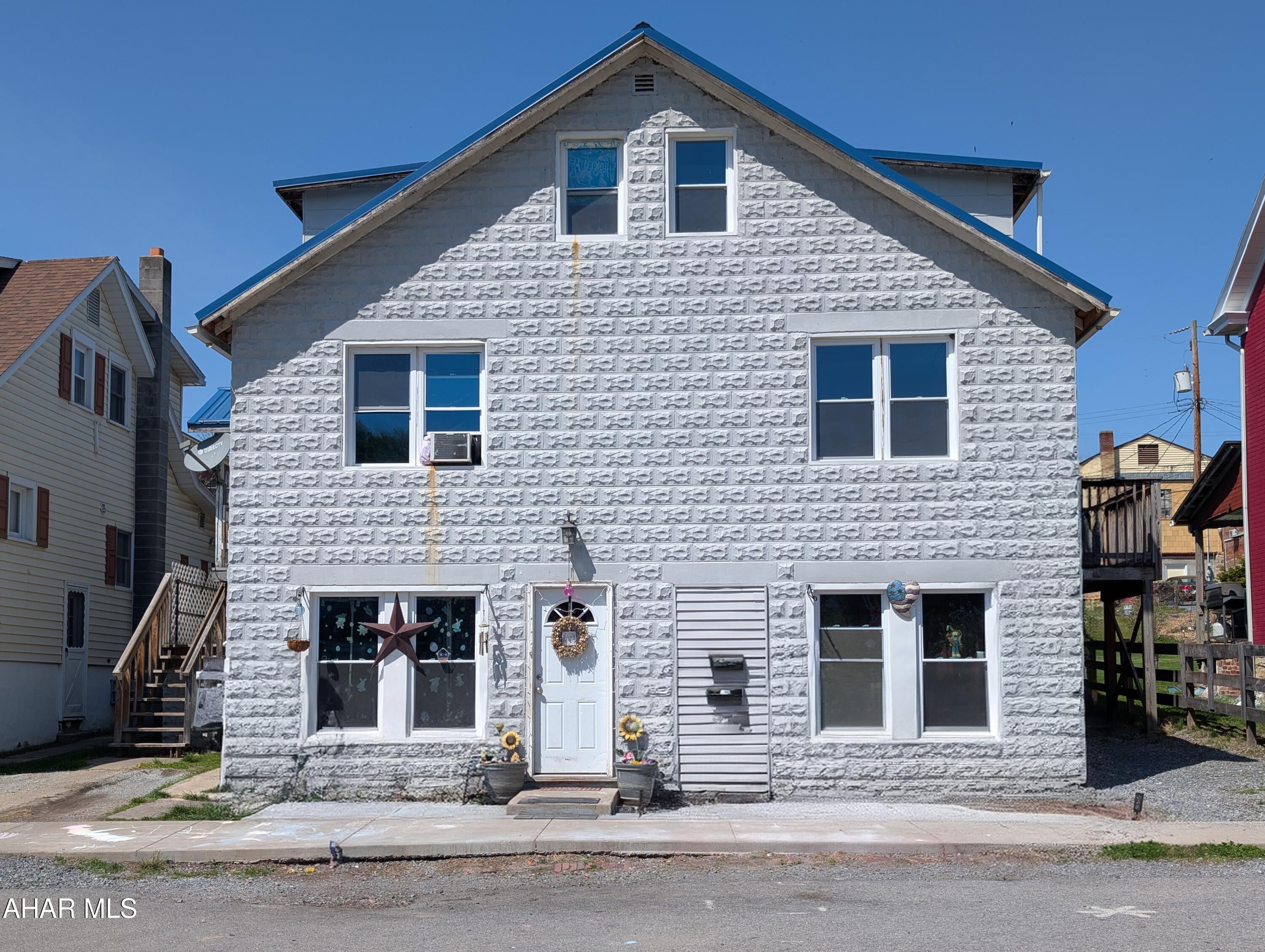806 Spring Street Saxton, PA 16678 - Photo 1 of 39