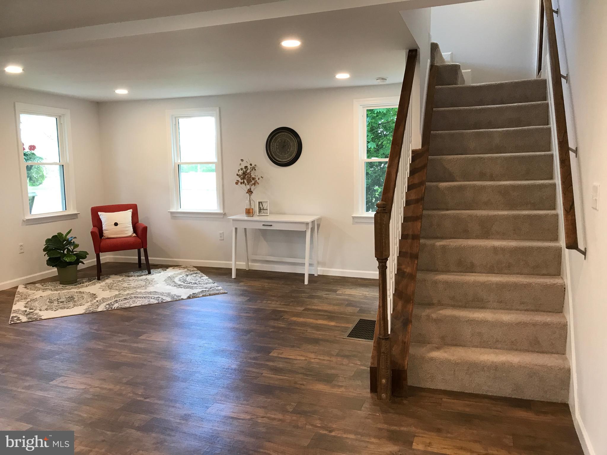 1104 East Newport Road Lititz, PA 17543 - Photo 3 of 42 Foyer / Staircase