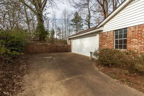 $325,000 | 11 West Viking Drive, Memphis, TN 38018